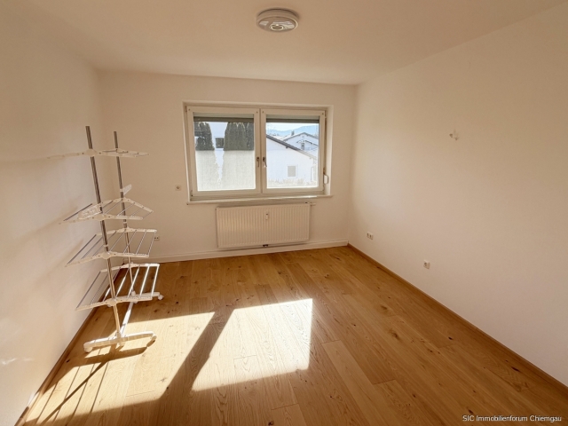 4,5-Zimmer Wohnung im 1.Stock in sehr ruhiger Ortsrandlage von Chieming - perfekt für Familien! - Foto 2